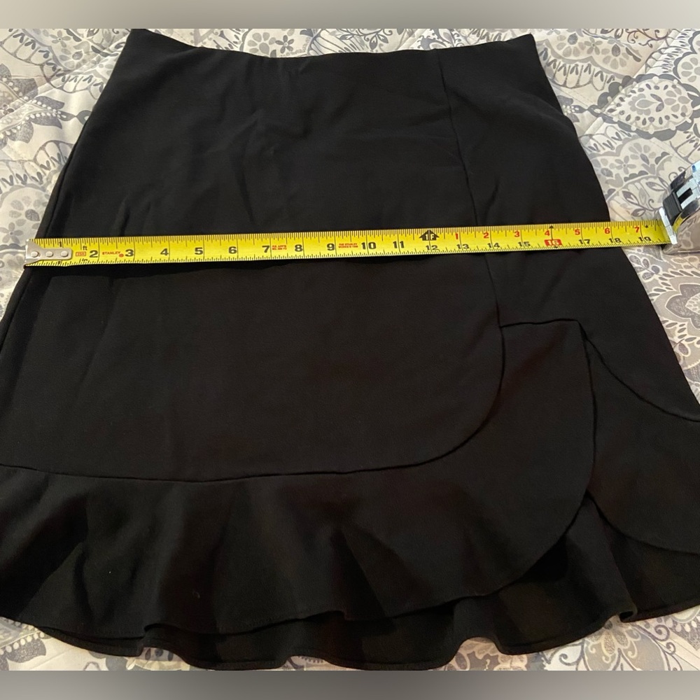 LOFT BLACK RUFFLE PONTE SKIRT SIZE SMALL - Picture 4 of 8